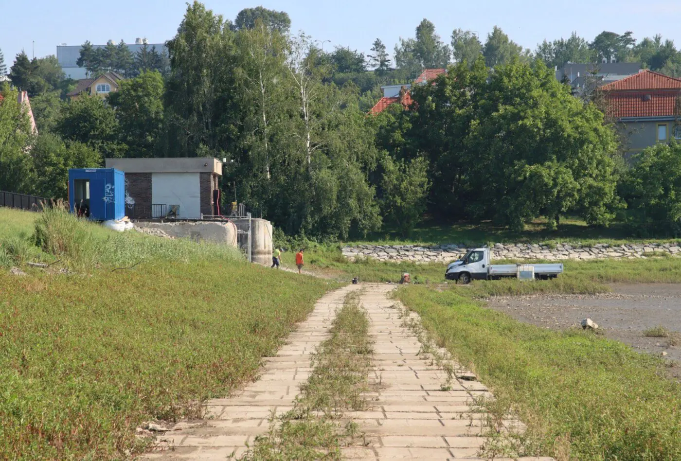 Opravy na hrázi vodní nádrže Jiviny