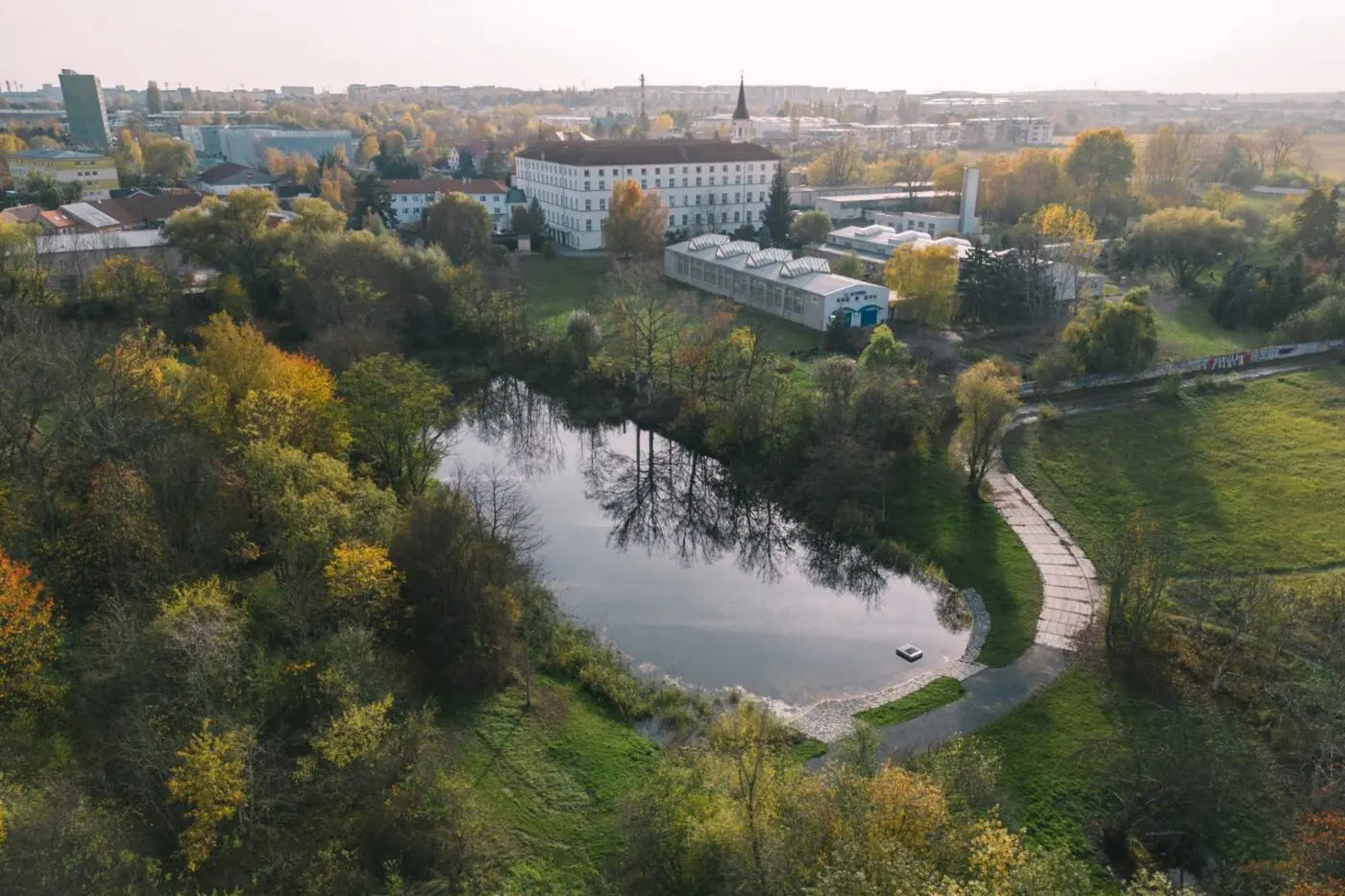 Rekonstrukce kamenné hráze rybníku Prasečák zakončila dřívější opravy