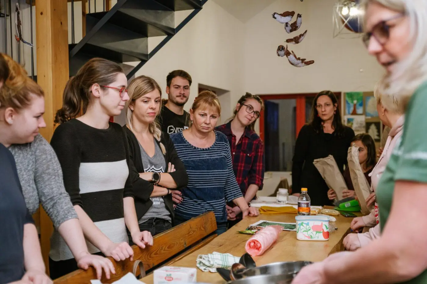 Workshopy ve Dřeváku začínají v listopadu. Voní bylinkami, dřevem i voskem