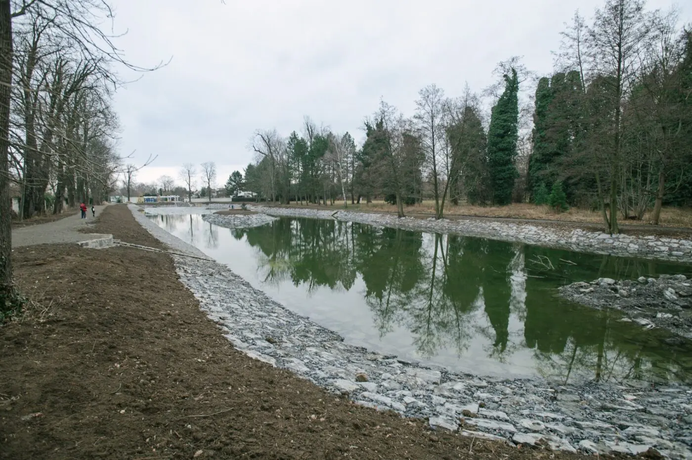 Revitalizace Zámeckého rybníka Praha-Čakovice