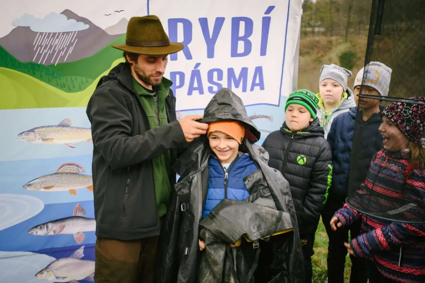 Malí návštěvníci si můžou vyzkoušet i rybářské pomůcky a oděv.