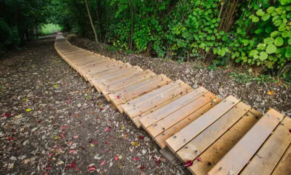 Na Balkán vede nové schodiště z dílny naší truhlárny