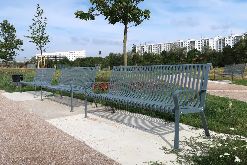 Centrální park na Chodově, nový mobiliář