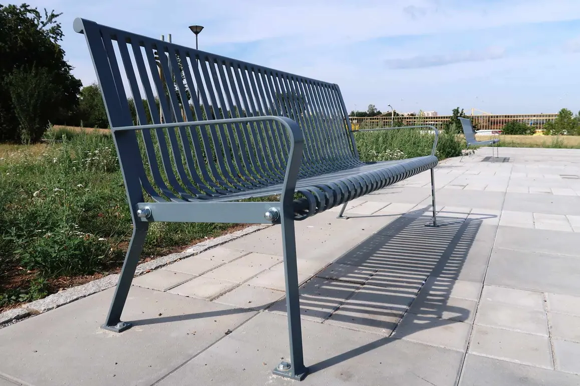 Centrální park na Chodově, nový mobiliář