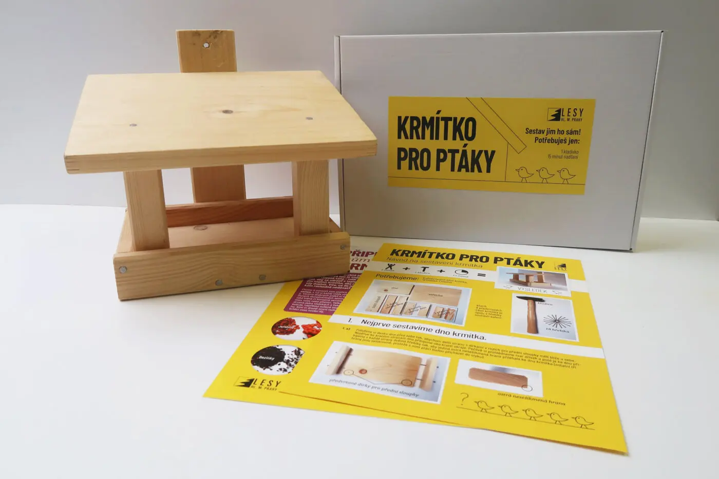 Vánoční dárek, kterým podpoříte záchrannou stanici. Charitativní ptačí krmítko