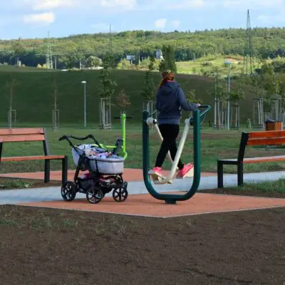 Park U Čeňku má nové cesty, přibyla také hřiště pro děti i seniory