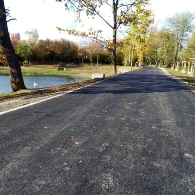 Revitalizaci Milíčovského rybníka jsme završili opravou cesty vedoucí přes hráz