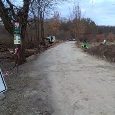 Stavební práce na Milíčovském rybníce uzavřou účelovou komunikaci