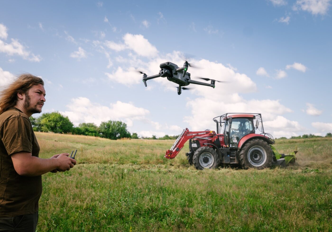 Díky technologiím zajistíme z ptačí perspektivy bezpečnou senoseč. Používáme nový dron